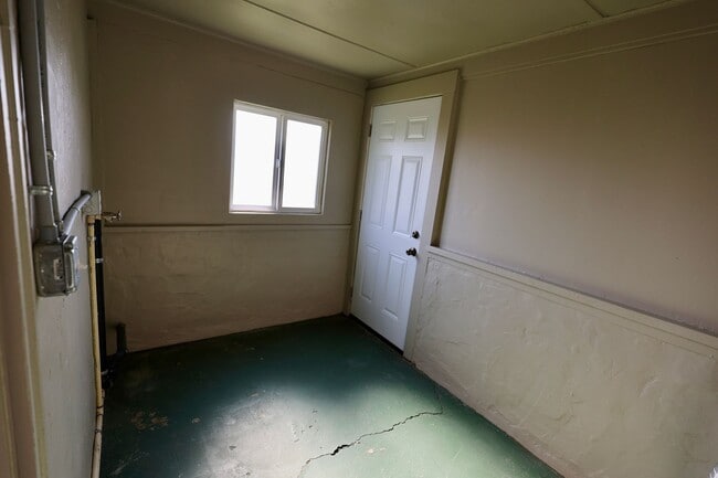 Building Photo - Authentic Country Living