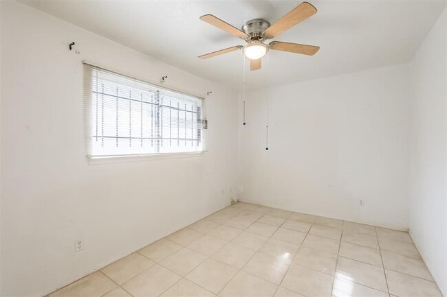 Building Photo - 4919 Glenridge Ln