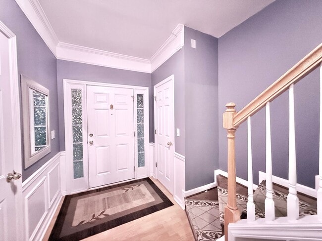 Building Photo - Stunning 3BD, 4BA Morrisville Townhome in an HOA Community with Premier Amenities & Near RDU Airp...