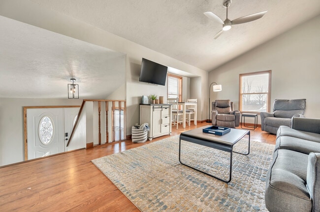 Building Photo - 2803 Sportsmans Dr