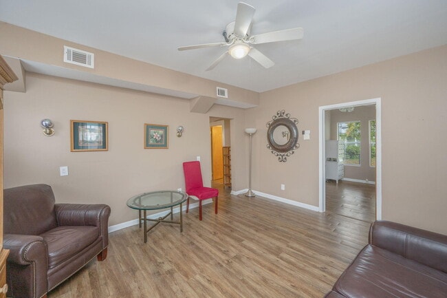 Building Photo - 346 Crescent Dr
