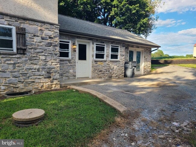 Building Photo - 693 Lancaster Pike