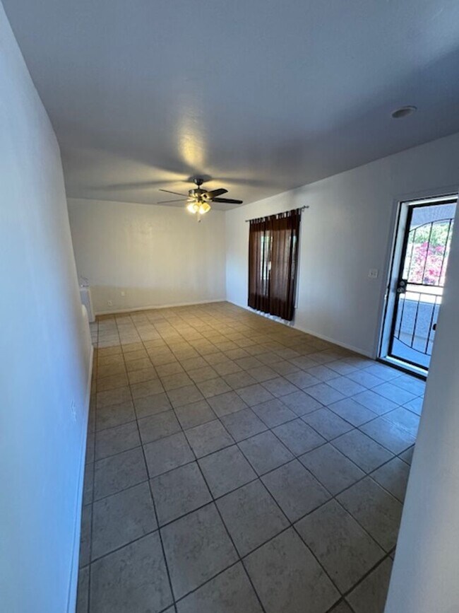 Building Photo - South- 3 bedroom/ 1 bathroom single family home