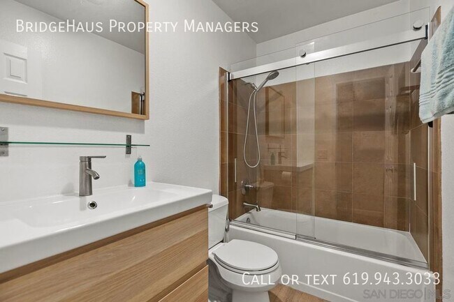 Building Photo - 5365 Aztec Dr