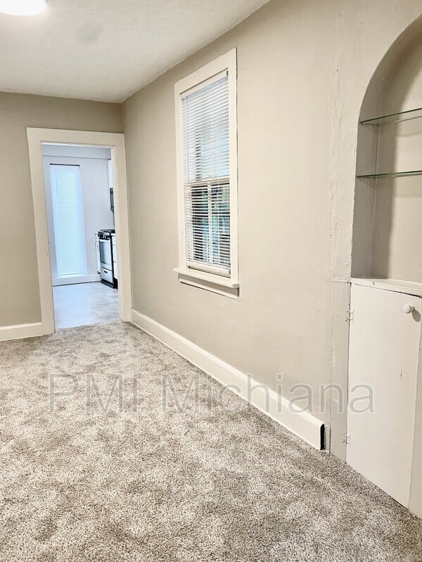 Building Photo - 514 W Madison St