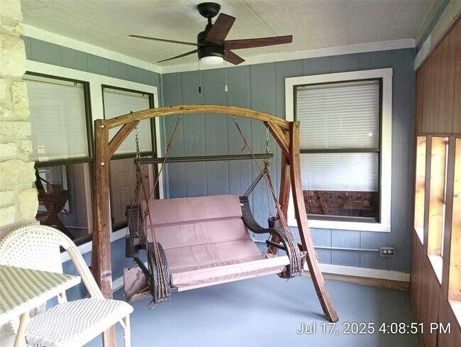 Building Photo - 1712 Creek Bend Cir