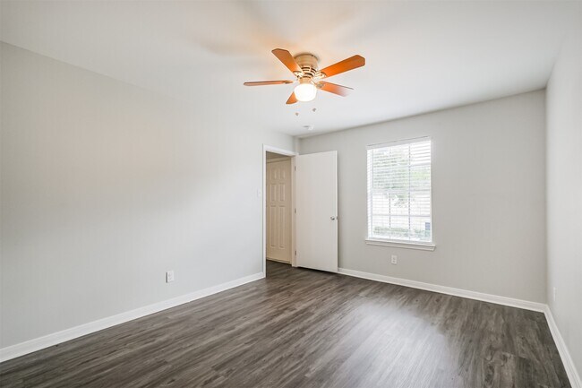 Building Photo - 10837 Braes Bend Dr