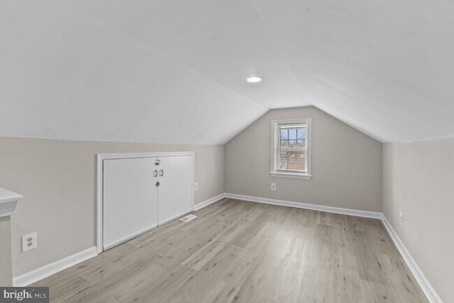 Building Photo - 2528 Wendover Rd