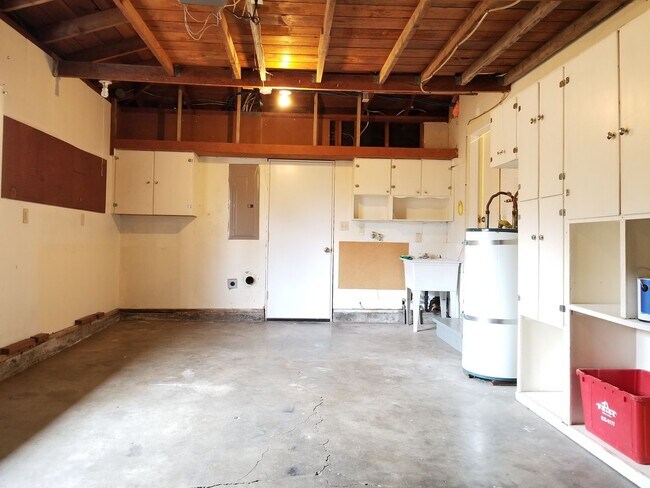 Building Photo - Cedar Hills Home on Large Lot with Fenced Backyard!!!