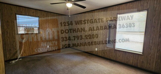 Building Photo - 2404 Scott Rd