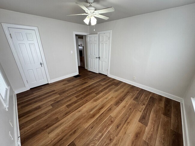 Building Photo - W. Collins Ct., 210 1/2