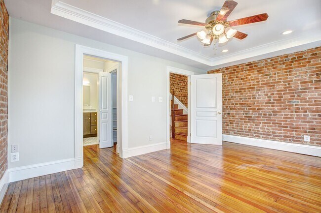 Building Photo - 633 C St NE