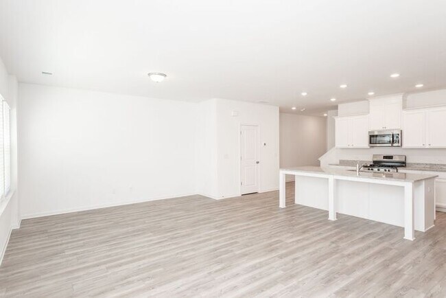Building Photo - Beautifully designed 3-bedroom, 2.5-bath e...