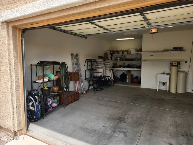 Building Photo - 416 N Questa Trail