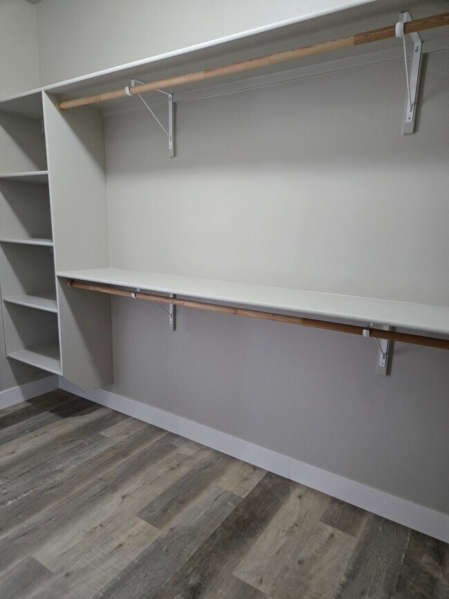 Primaary Walk-In Closet - 2981 Lisa Ct