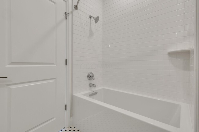 Building Photo - 6633 Dale Dr