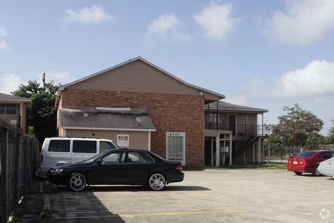 Building Photo - Titian Avenue Apartments