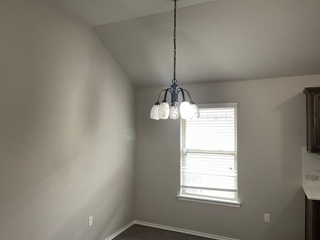 Building Photo - Luxury Vinyl plank and community amenities!  Beautiful 3/2/2 in Yukon!