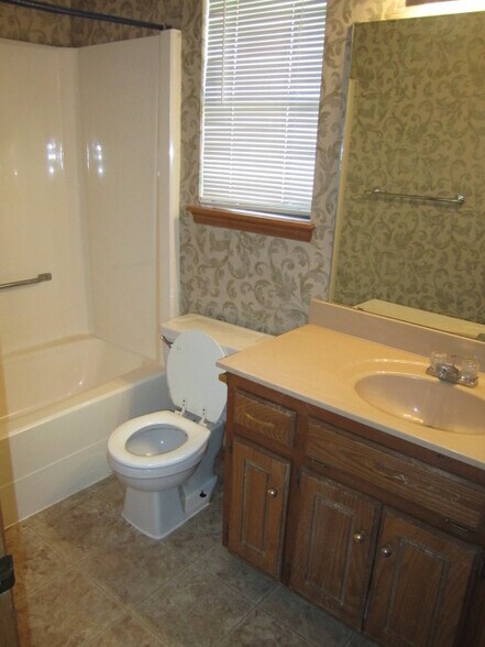 Building Photo - 600 Fire Light Dr