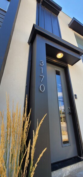 Building Photo - 3170 E 33rd Ave