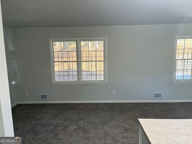 Building Photo - 3992 Maplewood Dr