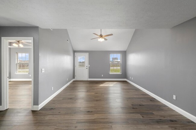 Building Photo - 1326 W Sackett St