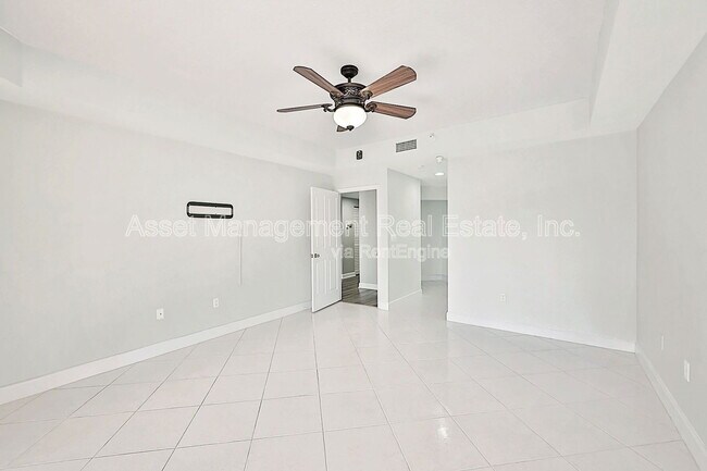 Building Photo - 4801 Osprey Dr S