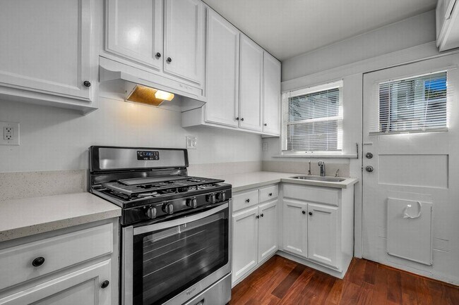 Building Photo - 660 Ocean Park Blvd