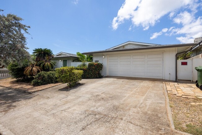 Building Photo - Renovated Kahala Retreat: 3-Bed Home + Stu...