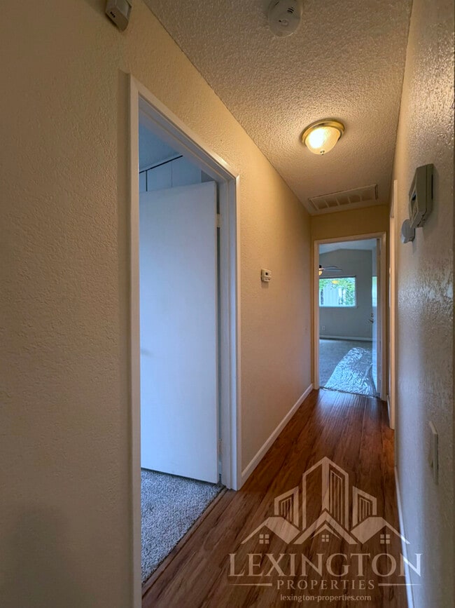 Building Photo - Beautifully Updated, 3BD/2BA Home in Larchmont Sunriver, off Sunrise Blvd. and Coloma Rd.