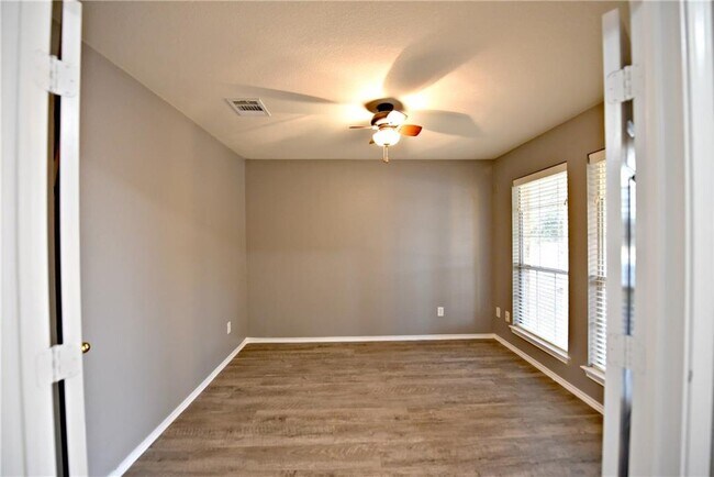 Building Photo - 802 Rubles Ct