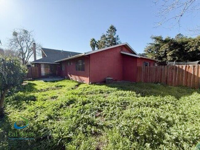 Building Photo - $3295 - Cute Cozy Recently Remodeled Duplex in Morgan Hill near Old Monterey