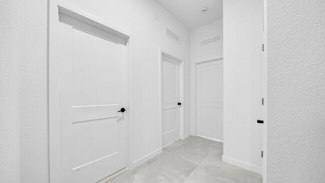 Building Photo - 415 NW 13 Ct