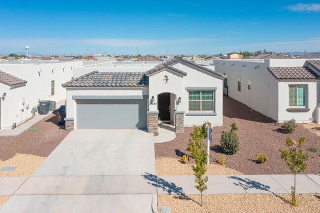 Building Photo - FIRST RENT MONTH FREE