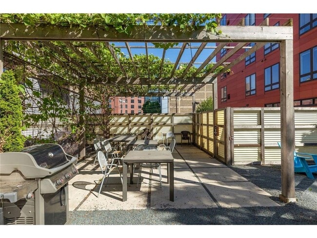 Building Photo - 801 N Washington Ave