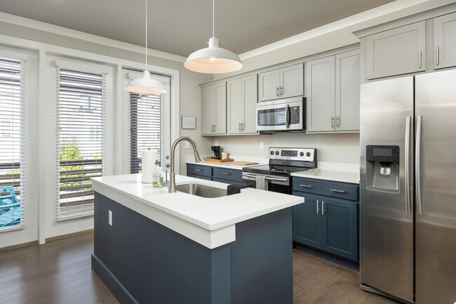 Building Photo - Fully furnished 1 bedroom!