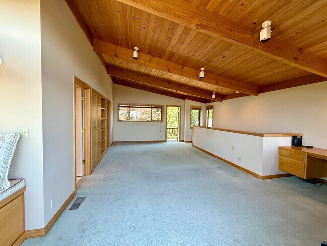 Building Photo - SPACIOUS THREE BED / THREE BATH HOME OFF OF PANORAMIC HWY WITH STUNNING VIEWS