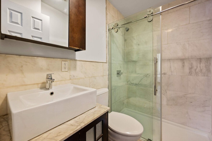 Building Photo - 416 W 49th St