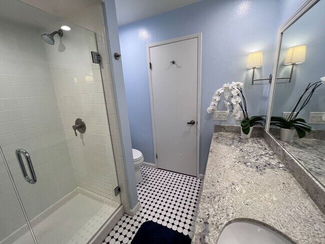 Building Photo - Fully-furnished Sleek 2-bedroom, 2-bathroom Condo in PG