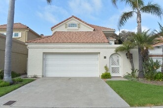 Building Photo - Port Royale three bedroom three bath yard gardener