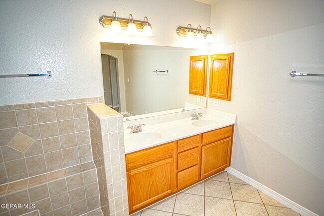 Building Photo - 12712 Tierra Karla Dr