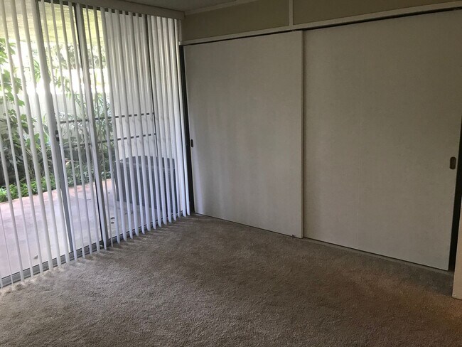 Building Photo - Pearl II - Ground Floor Unit, with large lanai, covered/secured parking, washer/dryer in unit, te...