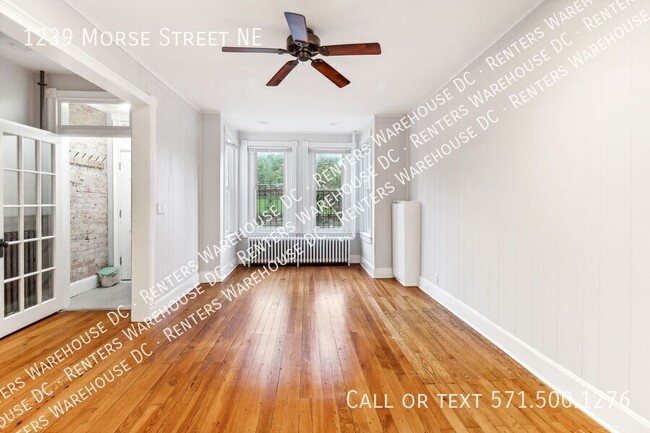 Building Photo - Charming 2-level 3Bd/1.5Bth TH W/Parking! ...