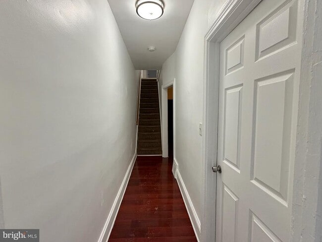 Building Photo - 122 Landing St