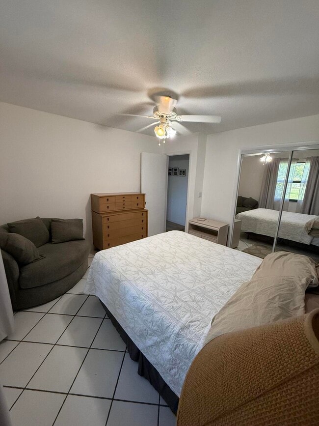 Building Photo - 2507 Canterbury Dr N