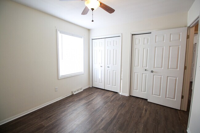 Building Photo - 2006 10th St