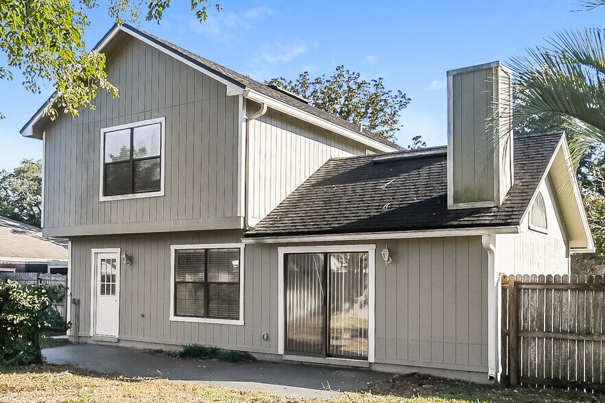 Building Photo - 9727 Villiers Dr S