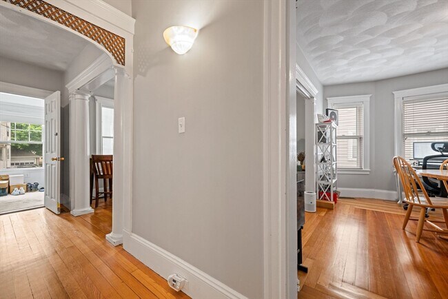 Building Photo - 58 Trowbridge St