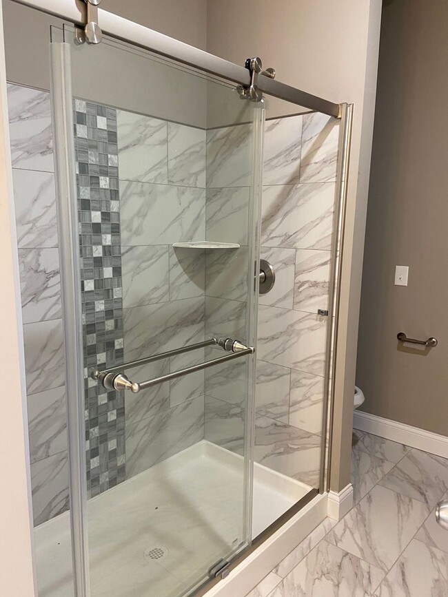 Building Photo - New condo for lease - 303 Deerfield RIdge ...