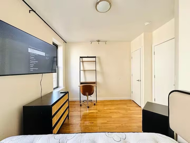 Primary Photo - Furnished room/NOT APARTMENT